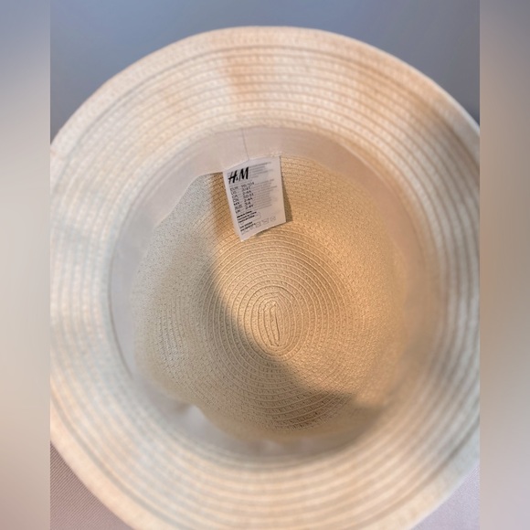 H&M Straw Hat for KidsSize:2-4yrs| Color:Light beige and light blue - Picture 4 of 4